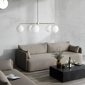 Das Audo - Offset Sofa im stilvoll eingerichteten Wohnzimmer