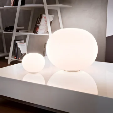 Die Glo Ball Basic von Flos in weiß in ihren verschiedenen Größen