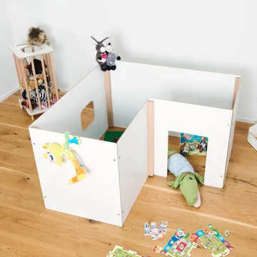 wand Kinderspielhaus und Raumtrenner in weiß / Buche und zoo Aufbewahrungstrolley in weiß / Buche von Tojo 