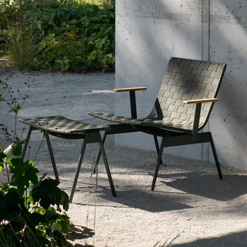 &Tradition - Ville AV45 Outdoor Lounge Chair mit Armlehnen und AV46 Outdoor Fußhocker