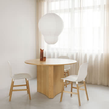 Form Stuhl, Eiche / weiß von Normann Copenhagen