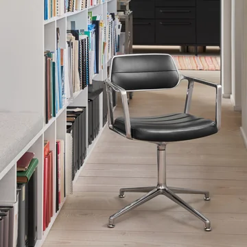 Vipp - 453 Drehstuhl, Aluminium, leather black, auf Gleitern