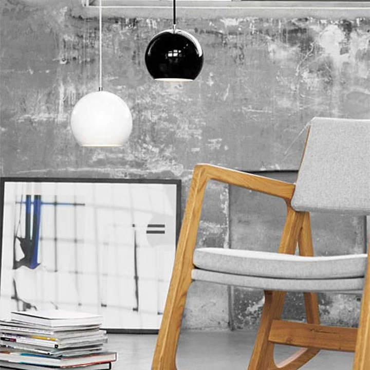 Topan Pendelleuchte von &Tradition in weiß und schwarz