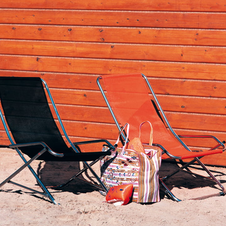 Alu Swingsessel Dondolina von Fiam zu mehreren am Strand