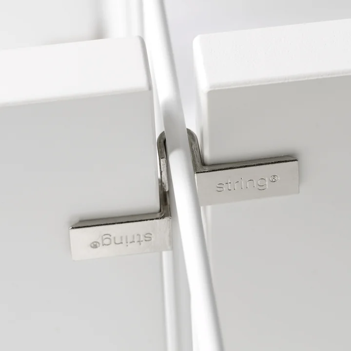 String Regalsystem, Halterung