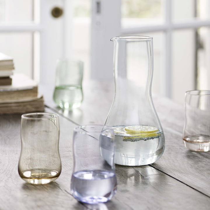 Zeitlose Trinkgläser und Karaffe aus Glas