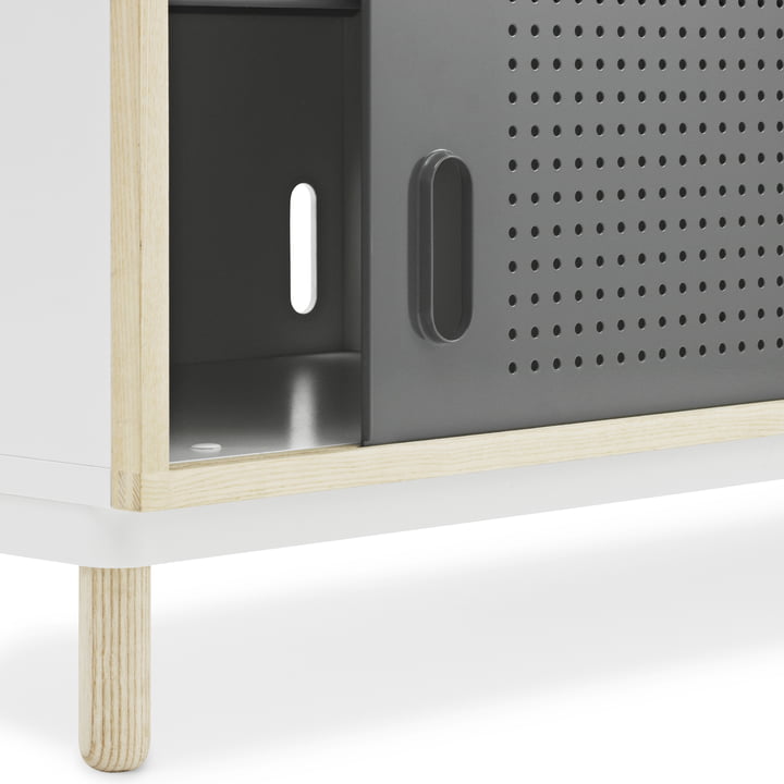 Sideboard mit perforierten Löchern