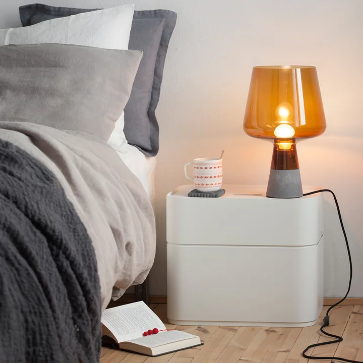 Sarjaton Becher und Leimu Leuchte von Iittala