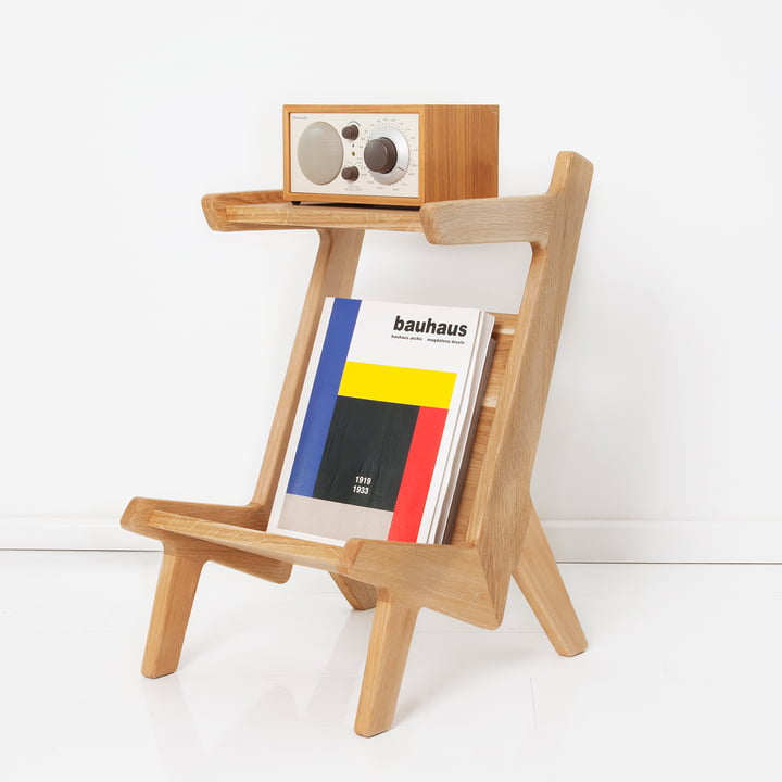 Der Tivoli Remix Sound Coffee Table mit Magazinen und Radio-Sytem