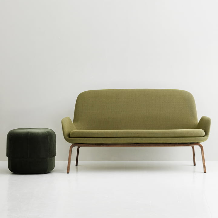 Era Sofa und Circus Pouf Velourvon Normann Copenhagen