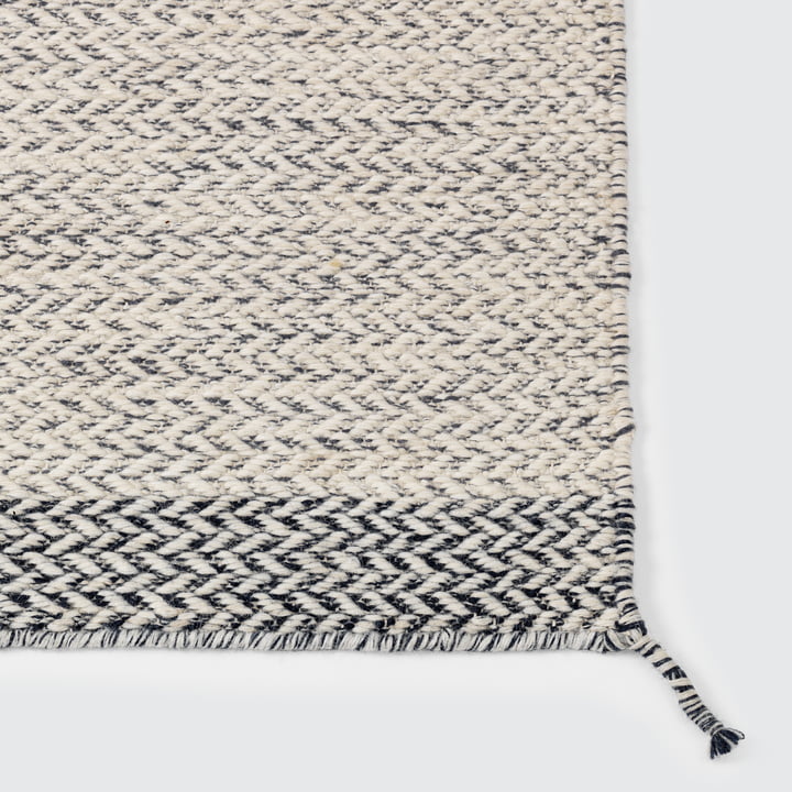 Der Ply Rug Teppich in weiß von Muuto