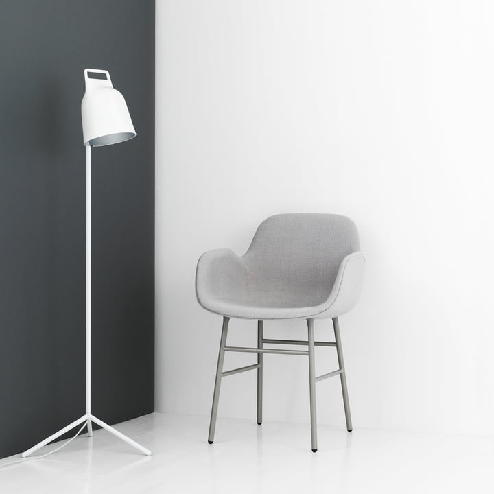 Form Armchair mit Stage Stehleuchte