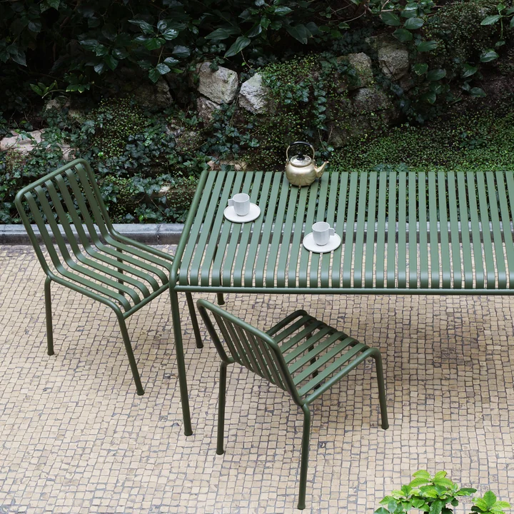 Palissade Tisch und Stühle von HAY