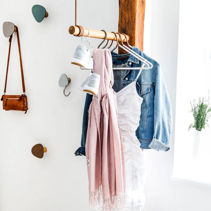 Wall Swing Wandgarderobe von Lind DNA