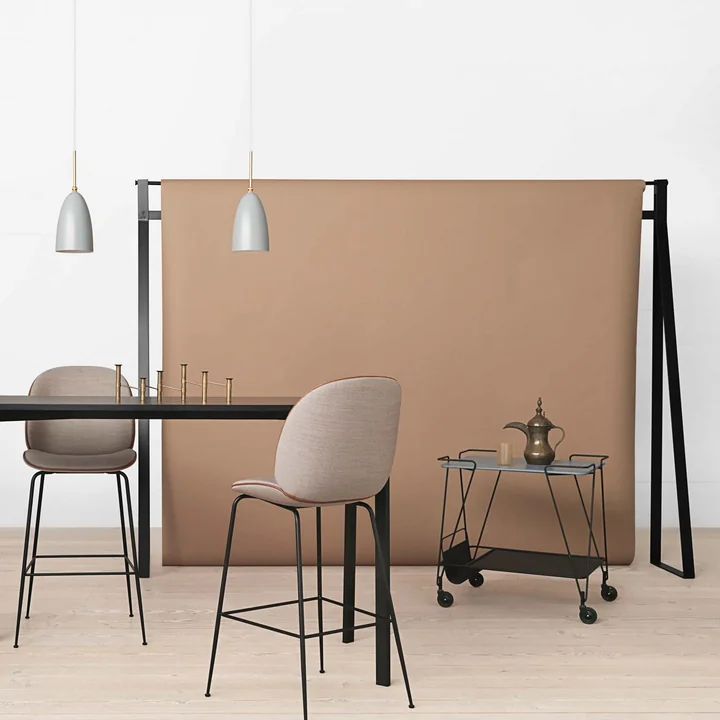 Matégot Trolley von Gubi in privaten und öffentlichen Räumen