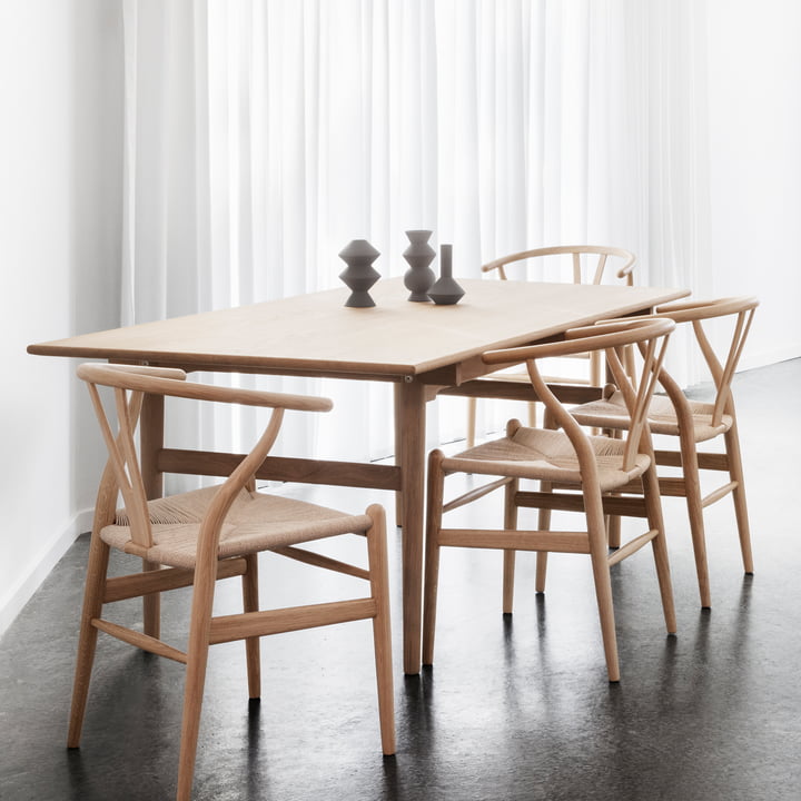 Der Carl Hansen - CH327 Esstisch mit CH24 Wishbone Chair