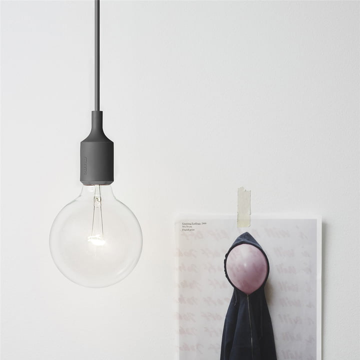 Socket E27 LED-Pendelleuchte von Muuto in dunkelgrau