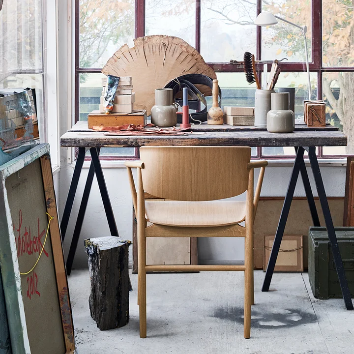 Der Fritz Hansen - N01 Armlehnstuhl in Eiche am Schreibtisch
