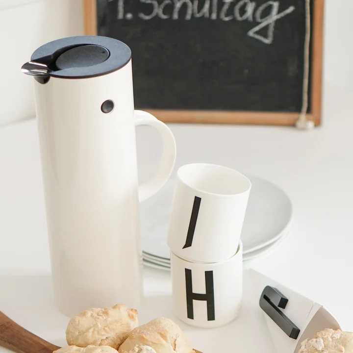 Die Stelton - Isolierkanne EM 77, 1 l in weiß von Sabine Erhard vom Blog Bumblebee Hill