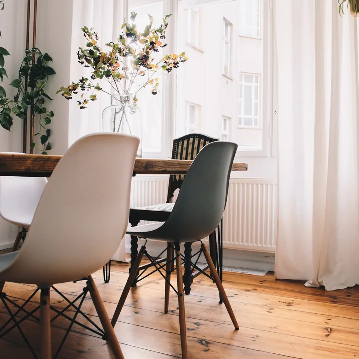 Akzente setzen mit farbigen Sitzschalen