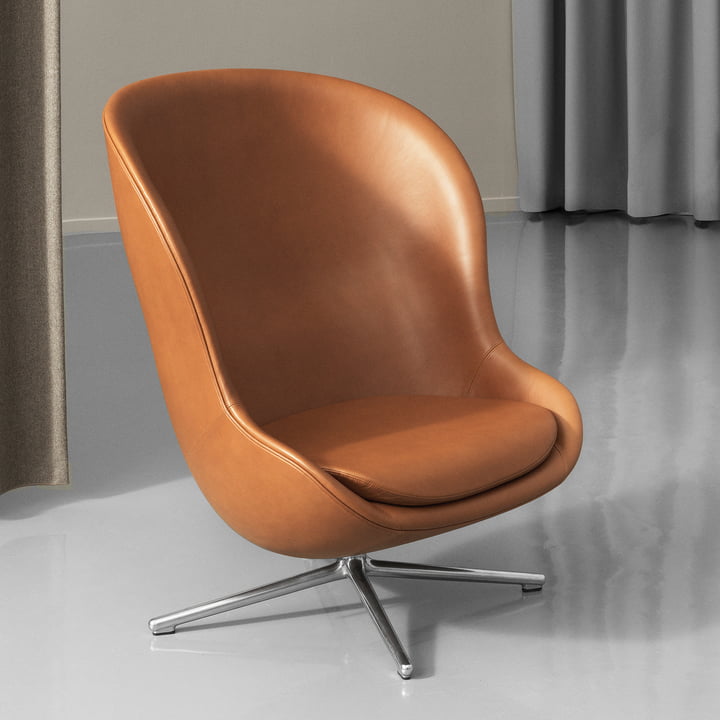 Hyg Lounge Chair Swivel Tilt High von Normann Copenhagen - Aluminium / Ultra Leather (Brandy 41)