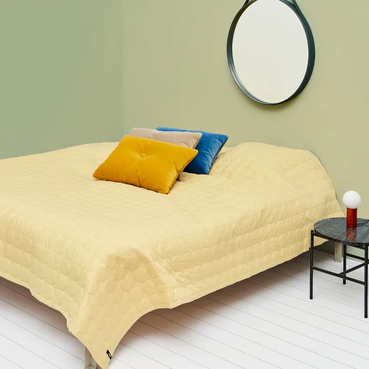 Mega Dot Tagesdecke von HAY in soft yellow