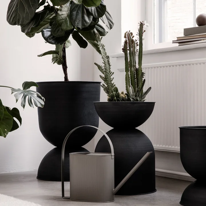 Hourglass Blumentopf von Ferm Living in verschiedenen Größen