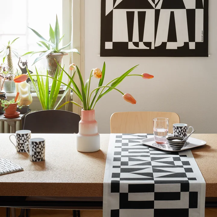 Coffee Mug Geometric A und Classic Tray International Love Heart von Vitra