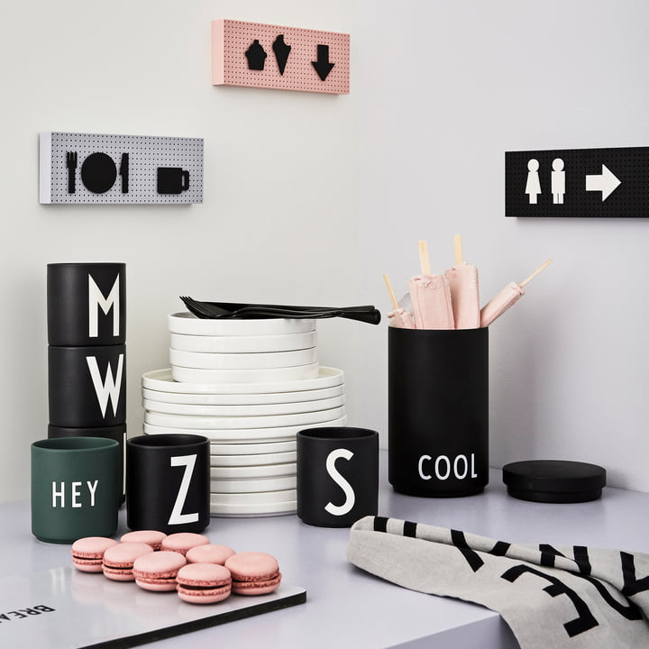 The Sign Nachrichtentafel, Cooler & Ice bucket, Organise with Icons, Classic Geschirrtuch, AJ Porzellan Becher von Design Letters