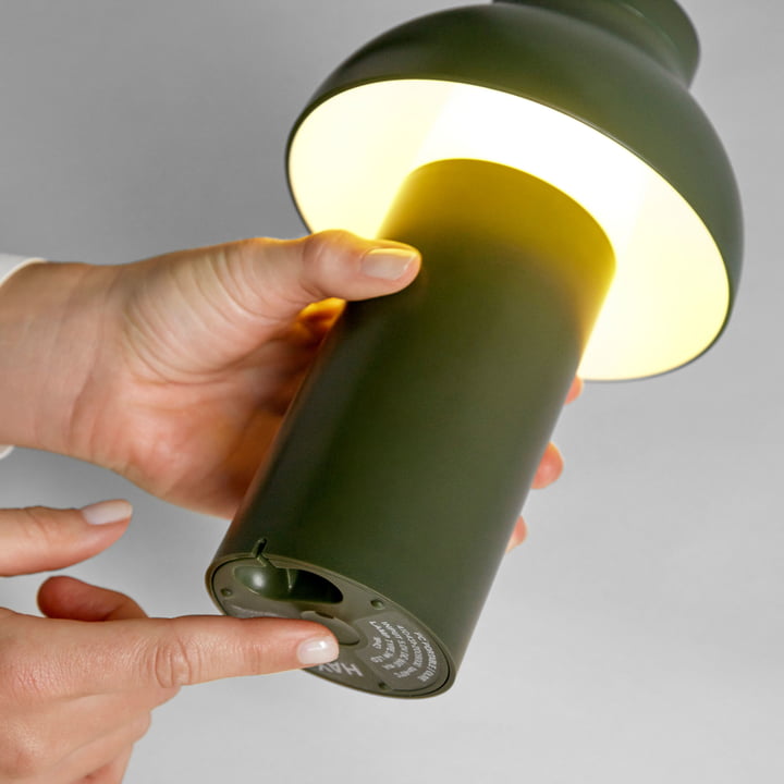 PC Portable LED Leuchte von Hay in olive (RAL 6003)