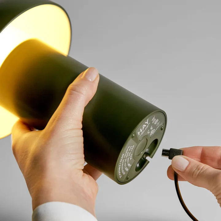 PC Portable LED Leuchte von HAY in olive (RAL 6003)