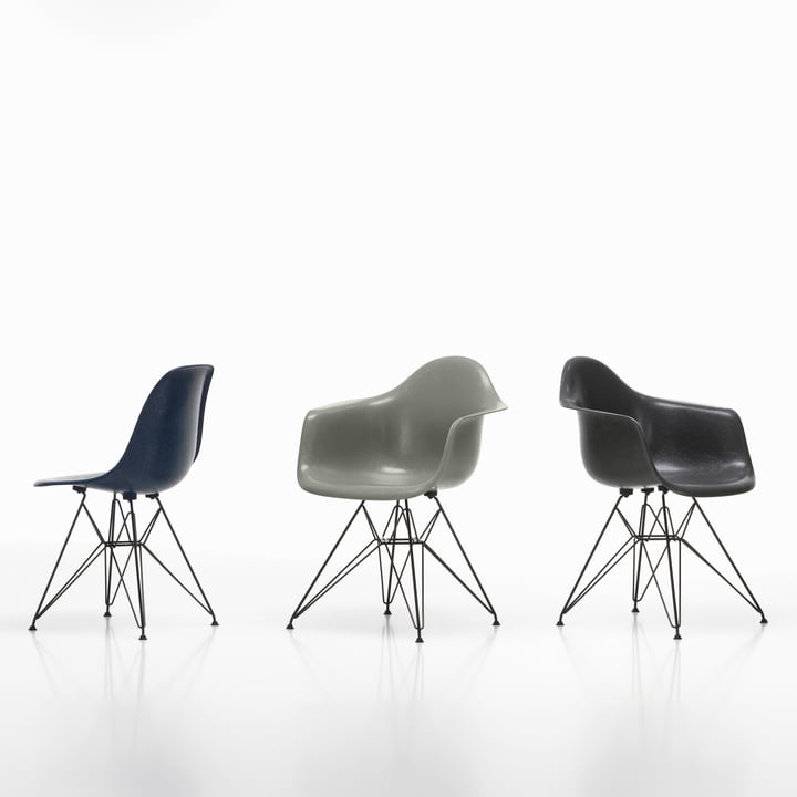 Eames Fiberglass Armchair DAR von Vitra 