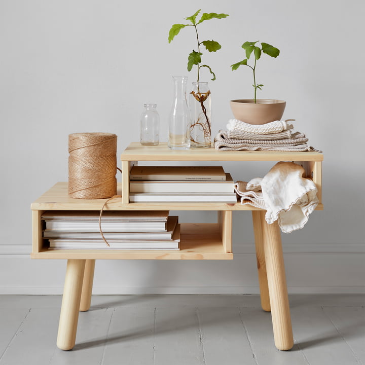 Hako Couchtisch in Natur von Karup Design mit Pflanzen und Büchern dekoriert