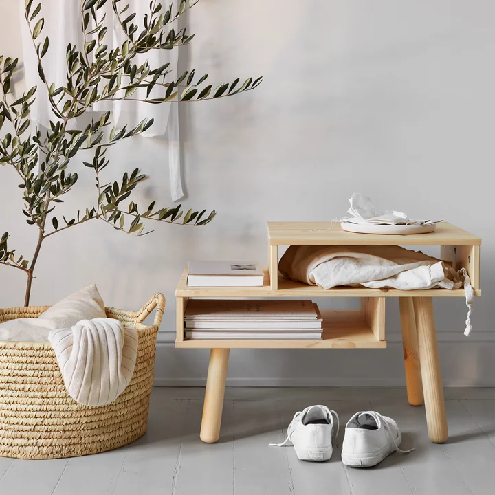 Hako Couchtisch in Natur von Karup Design mit Zeitschriften