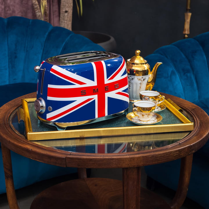 2-Scheiben Toaster TSF01 in union jack von Smeg auf dem Tisch