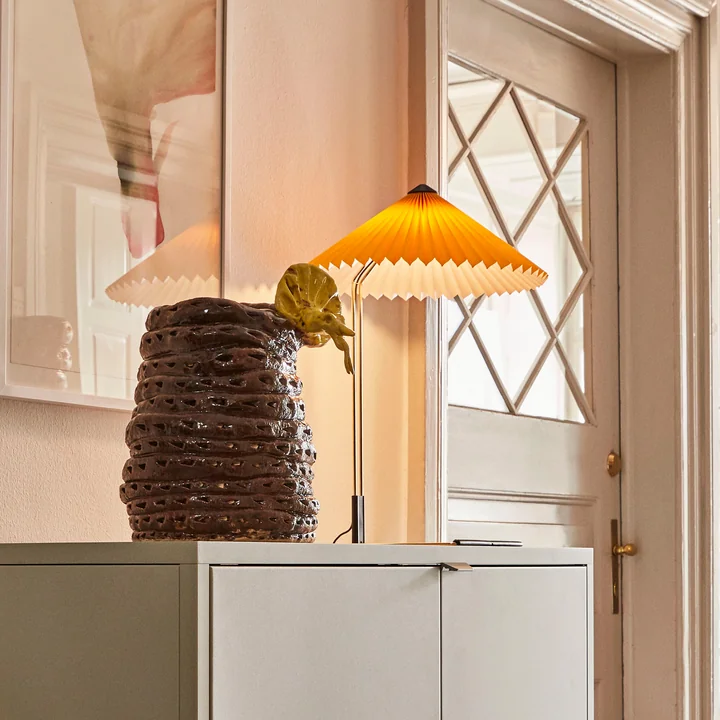 Matin LED Tischleuchte S, gelb von HAY auf dem Regal