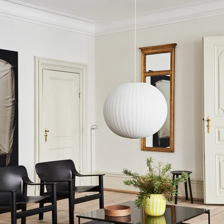 Nelson Ball Bubble Pendelleuchte L, Ø 68 x H 59.5 cm, off von HAY über dem Couchtisch