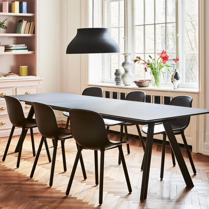 Copenhague CPH30 Esstisch (ausziehbar) von HAY mit Stühlen im Esszimmer