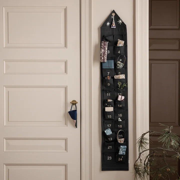 House Adventskalender von Ferm Living in schmal / dunkelgrün