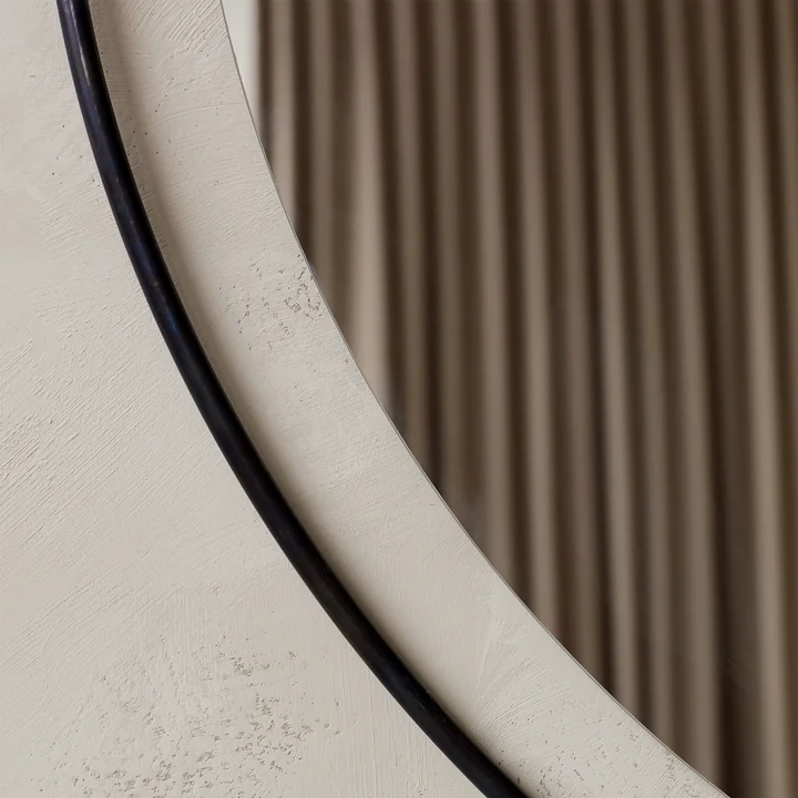 Nimbus Spiegel, Messing brüniert von Audo im Detail