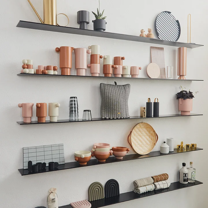 Küche mit zahlreichen Produkten von OYOY 