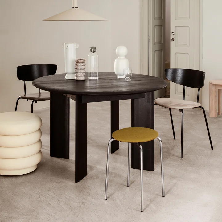 Bevel Tisch, Ø 117 x H 73 cm, Eiche schwarz geölt von Ferm Living