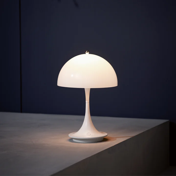 Panthella Portable Akku LED-Tischleuchte von Louis Poulsen in weiß