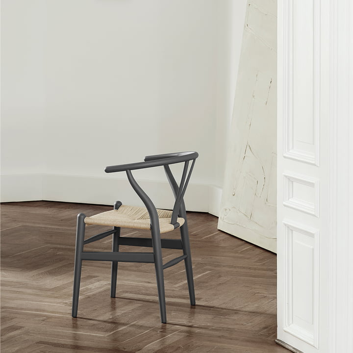 CH24 Wishbone Chair von Carl Hansen in soft grey / Naturgeflecht