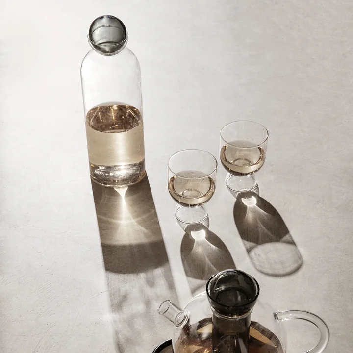 Still Glaskaraffe und Still Trinkgläser von Ferm Living