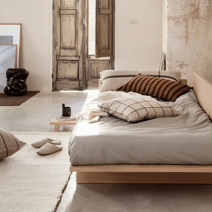 True Kissen, Calm Kissen und Tuck Bodenvase von Ferm Living