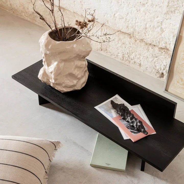 Oblique Bank, Skulptur Berg und Tuck Bodenvase von Ferm Living