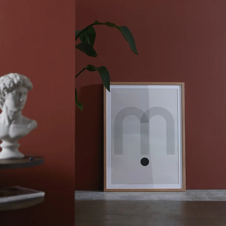 Großer Eichenholz Rahmen mit schlichtem Grafik-Poster