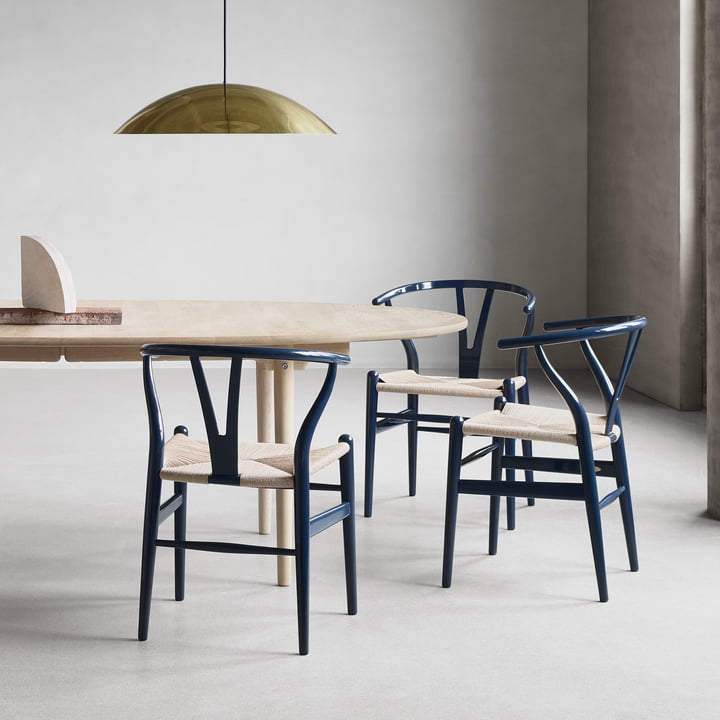 CH24 Wishbone Chair von Carl Hansen in Buche Glossy Navy Blue / Naturgeflecht (Limited Birthday Edition)