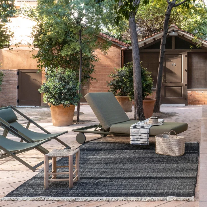 Tres Stripes Outdoor-Teppich von nanimarquina in schwarz